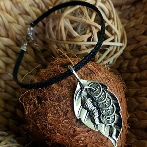 Designer Jewelry Silver Lucky Charm Coins Leaf Pendant Sparkling Black Necklace